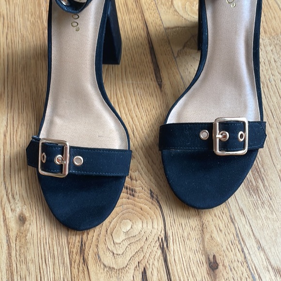 Black suede heels with ankle strap- Size 7 1/2 - Picture 3 of 6